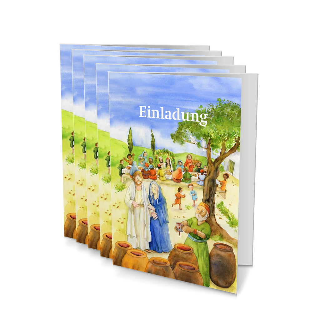 Einladungskarten im Hochformat. Das liebevoll gestaltete Motiv zeigt eine fröhliche Szene rund um Jesus und vermittelt Wärme, Gemeinschaft und Freude – passend zum großen Tag der Erstkommunion. Im Dorf Galiläa wird Hochzeit gefeiert. Kinder lachen, Erwachsene stoßen an, bis der Wein knapp wird. Maria vertraut Jesus.