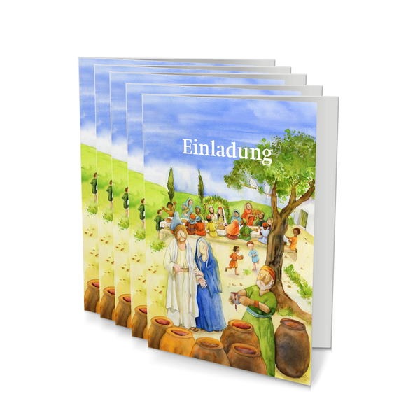 Einladungskarten im Hochformat. Das liebevoll gestaltete Motiv zeigt eine fröhliche Szene rund um Jesus und vermittelt Wärme, Gemeinschaft und Freude – passend zum großen Tag der Erstkommunion. Im Dorf Galiläa wird Hochzeit gefeiert. Kinder lachen, Erwachsene stoßen an, bis der Wein knapp wird. Maria vertraut Jesus.