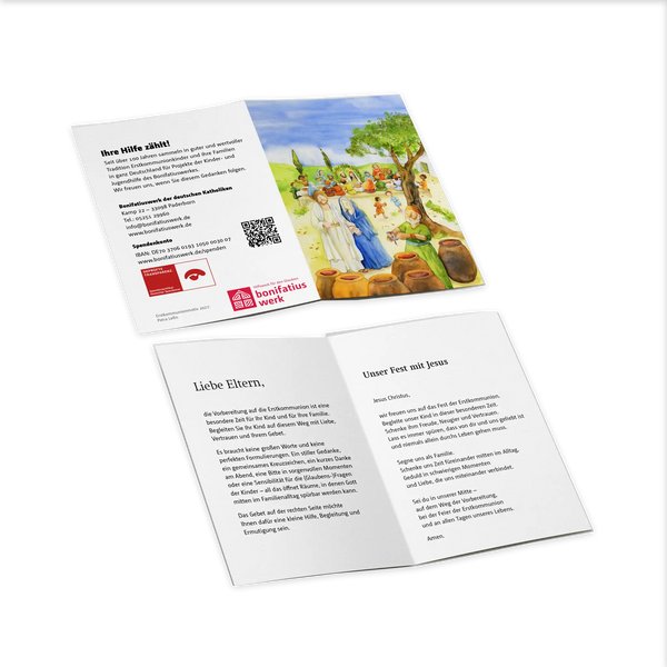 Das liebevoll gestaltete Gebetsbild zeigt eine fröhliche Szene rund um Jesus und vermittelt Wärme, Gemeinschaft und Freude – passend zum großen Tag der Erstkommunion. Im Dorf Galiläa wird Hochzeit gefeiert. Kinder lachen, Erwachsene stoßen an, bis der Wein knapp wird. Maria vertraut Jesus. Mit Feld zum Eintragen von Datum, Uhrzeit und Ort. Im Innenteil Gebet für Eltern. Auf der Rückseite Spendenaufruf für das Bonifatiuswerk.