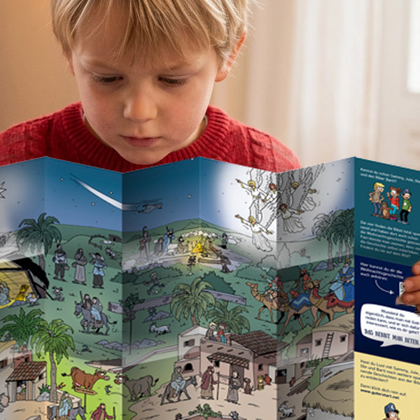 Ausgeklapptes Wimmelbild, das Junge festhält „Die Weihnachtsgeschichte“ mit farbig illustriertem Cover der Geburt Jesu im Stall von Bethlehem. Das Buch zeigt Maria, Josef und das Jesuskind sowie Tiere und den Weihnachtsstern.