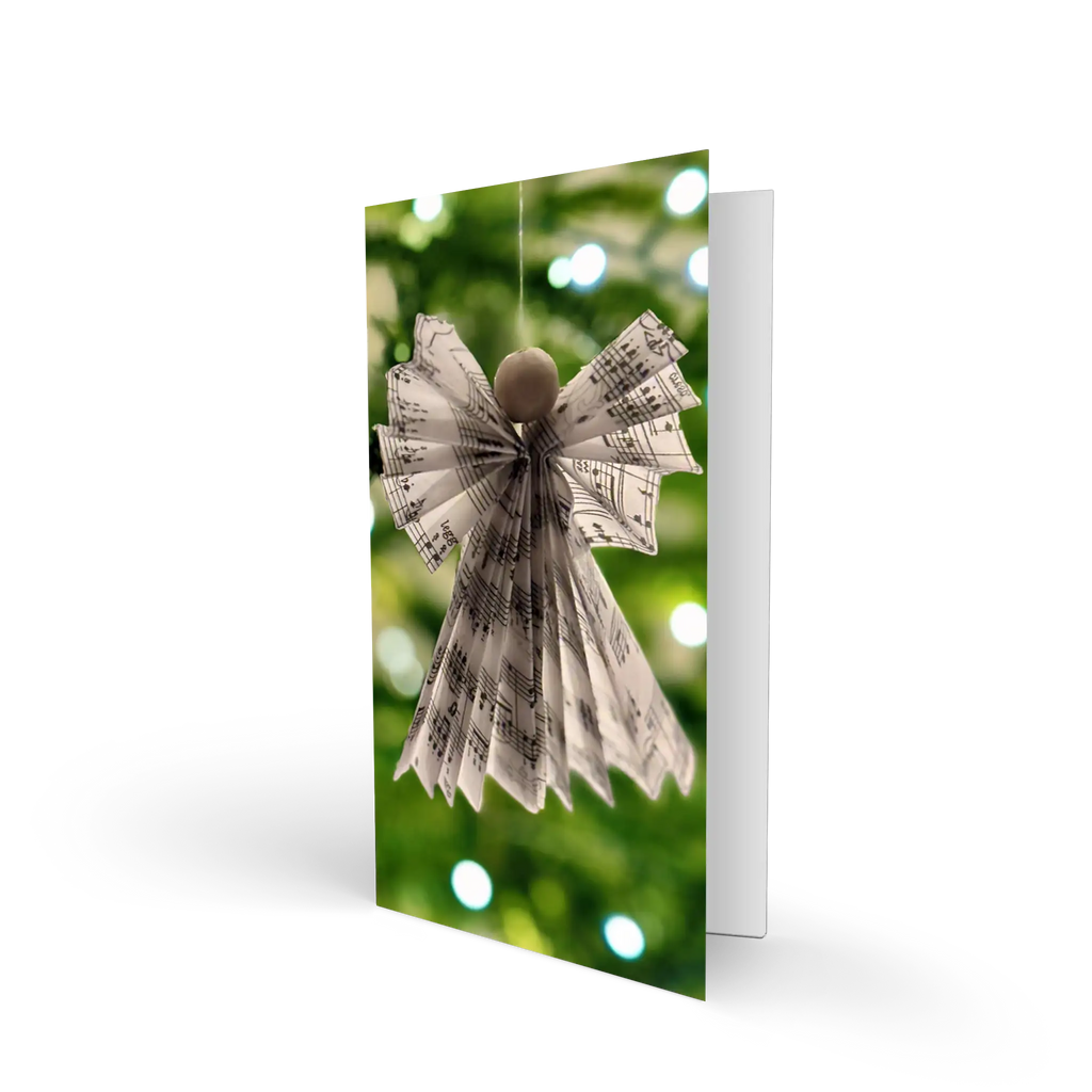 engel aus notenpapier, am tannenbaum, anhaenger, lichter, gruen