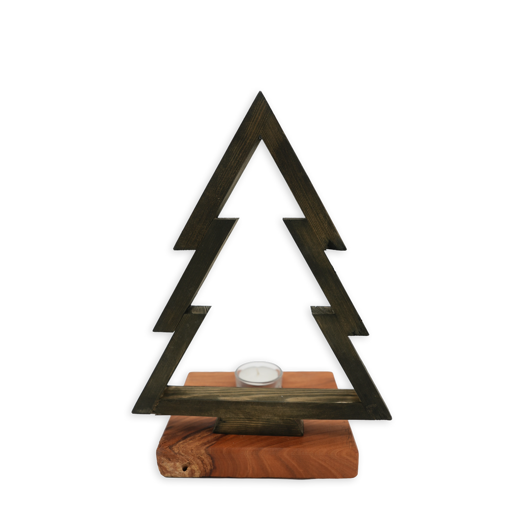 Handgefertigter Teelichthalter aus Holz mit Tannenbaum-Motiv