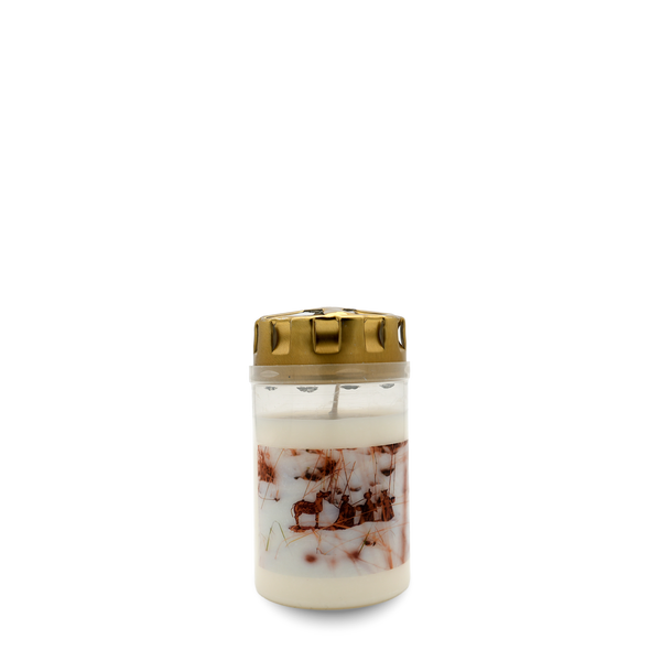 Weiße Duftkerze im Glas, verziert mit natürlichen getrockneten Pflanzen und goldfarbenem Deckel.