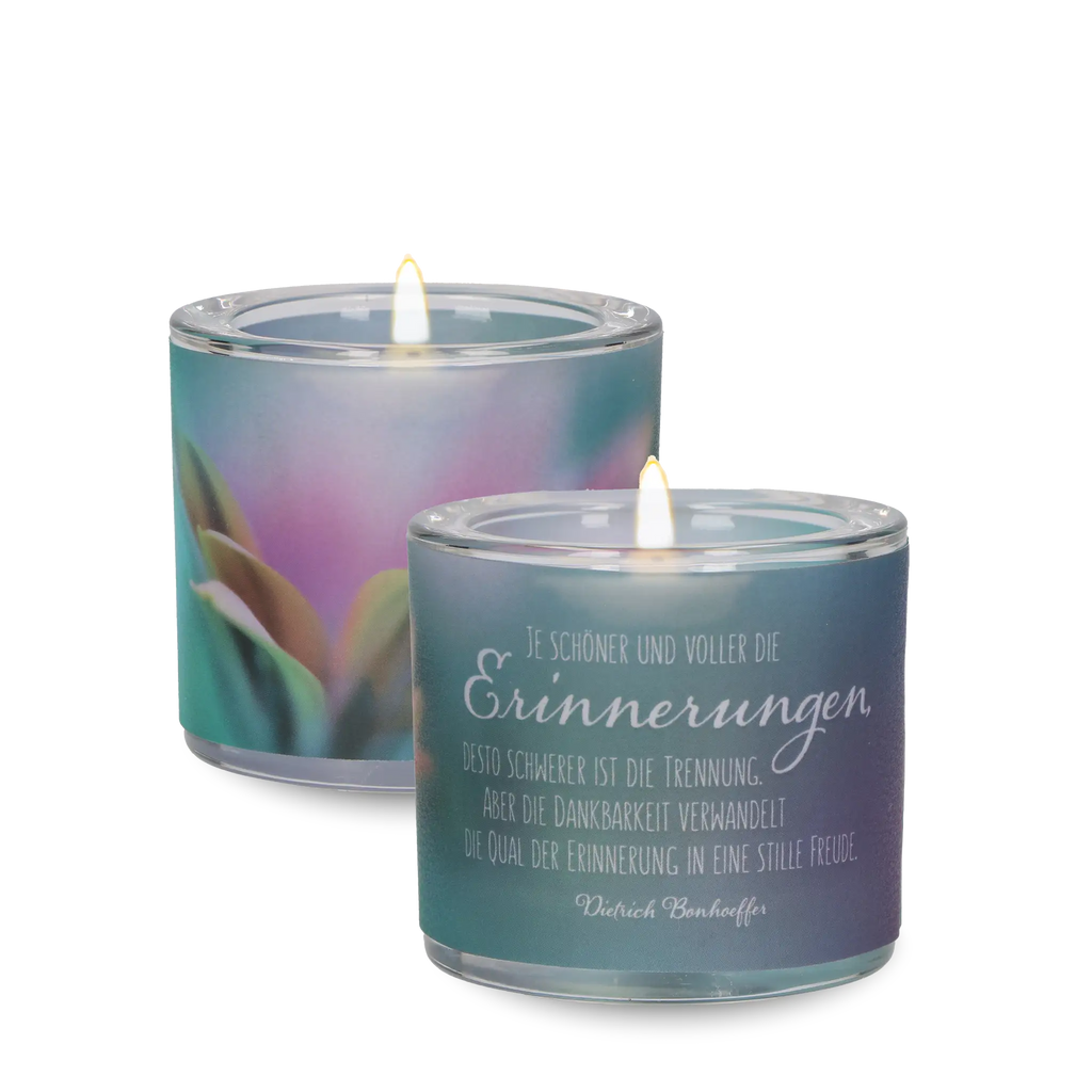 Windlicht „Erinnerungen“ mit Bonhoeffer-Zitat im Glas, stimmungsvolles Gedenk- und Trostlicht.