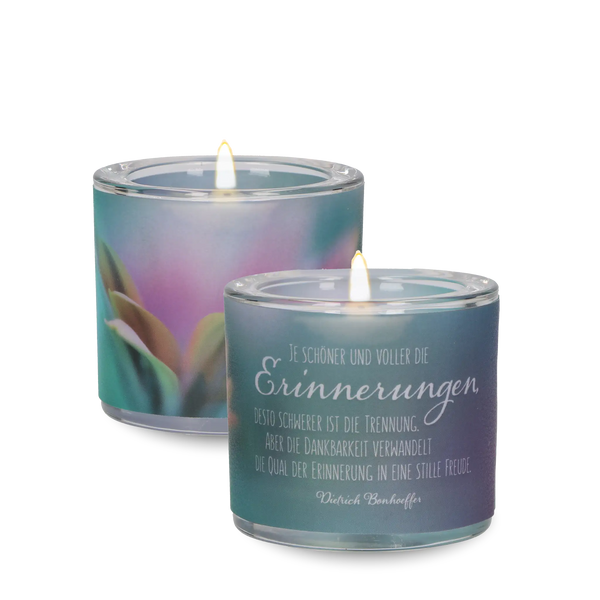 Windlicht „Erinnerungen“ mit Bonhoeffer-Zitat im Glas, stimmungsvolles Gedenk- und Trostlicht.