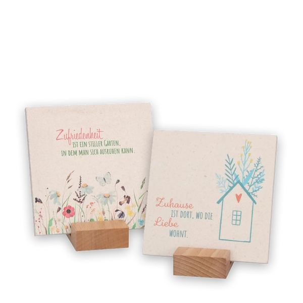 Tafeln aus Naturstein, mit Holzsockel aus Buchenholz, Eine Tafel mit Blumenwiese, eine Tafel mit Haus und Blumen, Herz