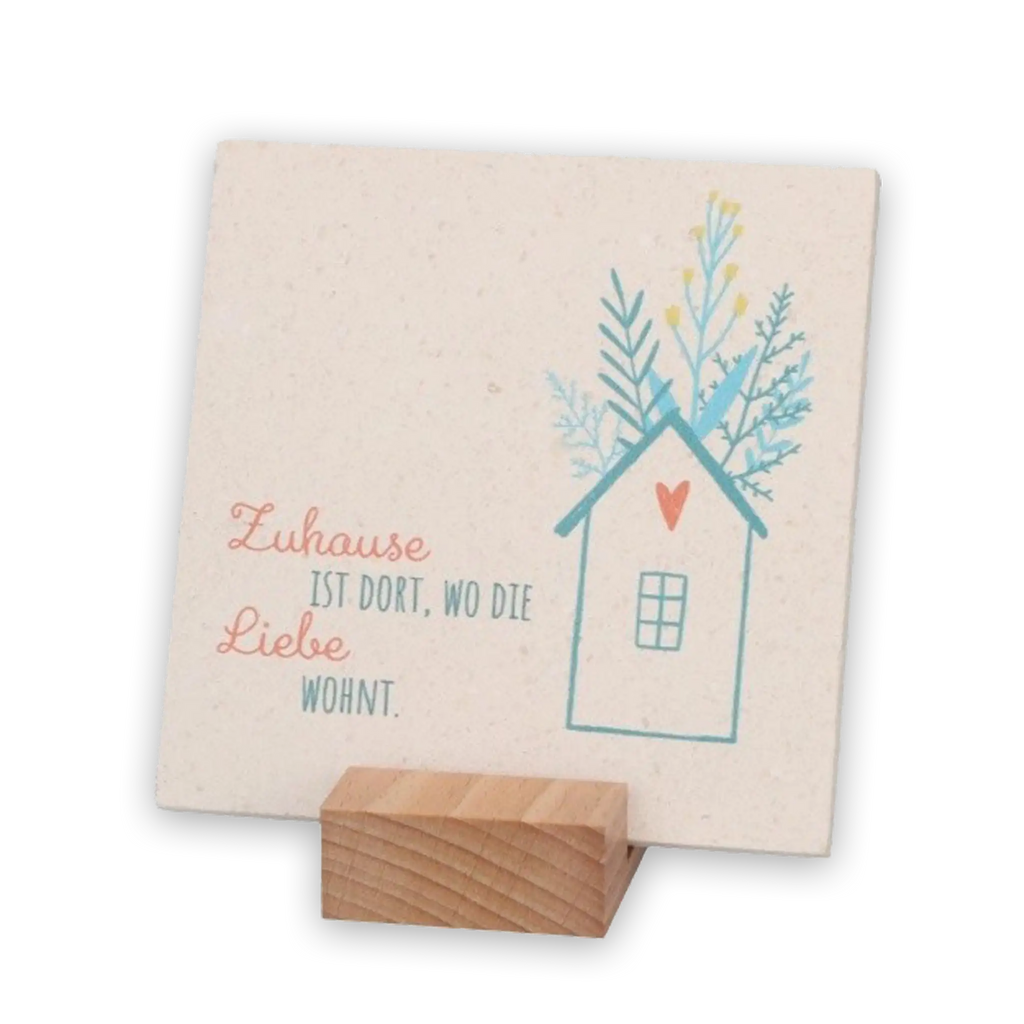 Tafel aus Naturstein, mit Holzsockel aus Buchenholz, Haus mit Herz und Blumen, Spruch "Zuhause ist dort, wo die Liebe wohnt"