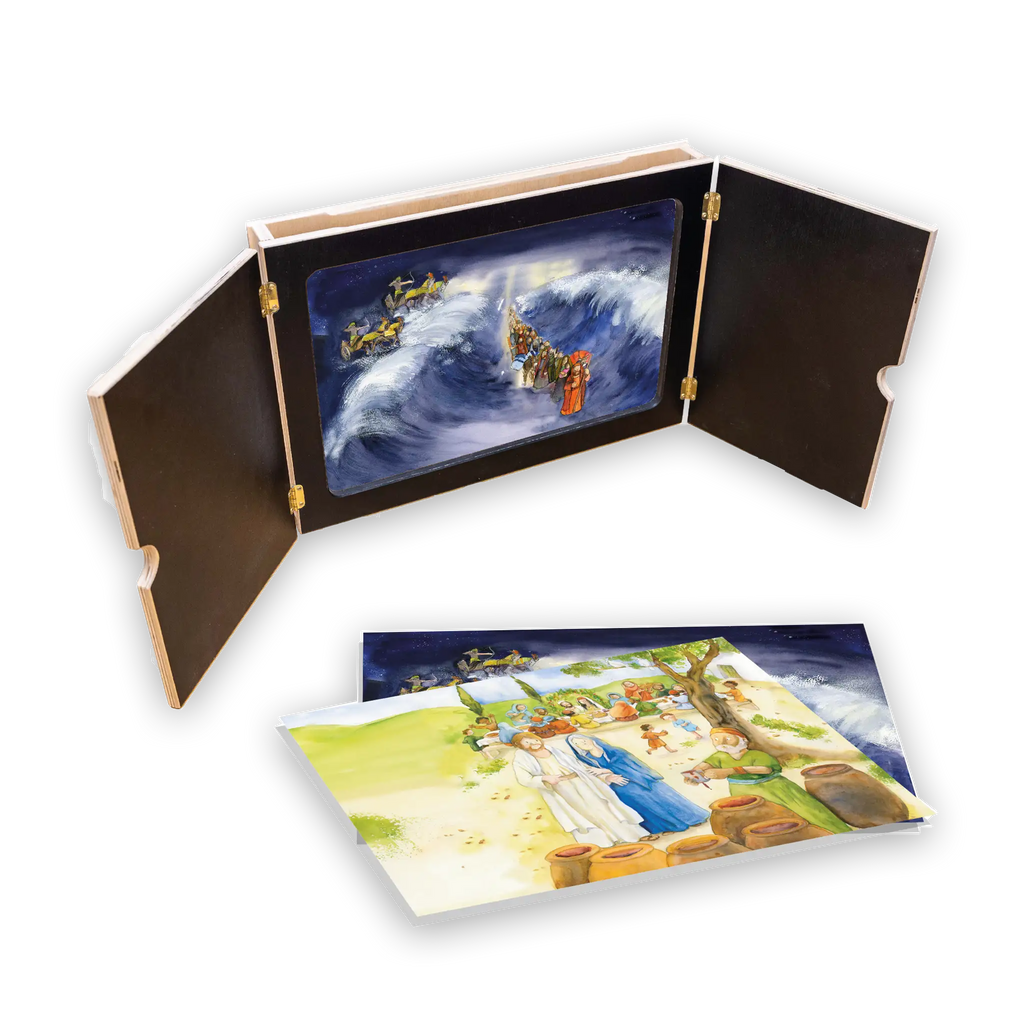 Aufklappbares Holz-Bilderrahmen-Set mit christlichen Illustrationen, darunter Moses teilt das Rote Meer und eine biblische Alltagsszene mit Jesus und Menschen.