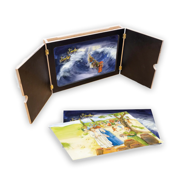 Aufklappbares Holz-Bilderrahmen-Set mit christlichen Illustrationen, darunter Moses teilt das Rote Meer und eine biblische Alltagsszene mit Jesus und Menschen.