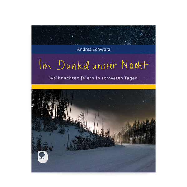Buchcover des Geschenkhefts „Im Dunkel unserer Nacht“ von Andrea Schwarz mit einer Darstellung einer klaren Sternennacht und einem Wald im Schnee.